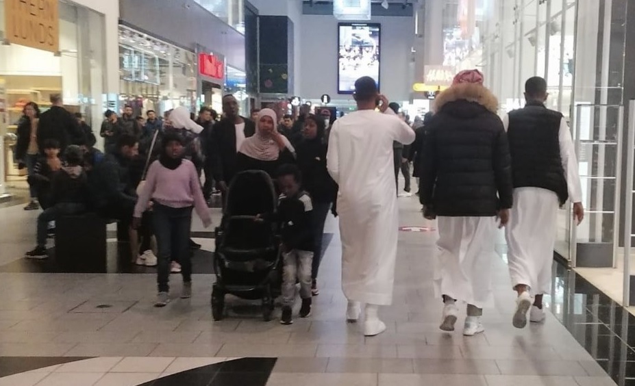 Kvinna attackerad i köpcentret Kista galleria