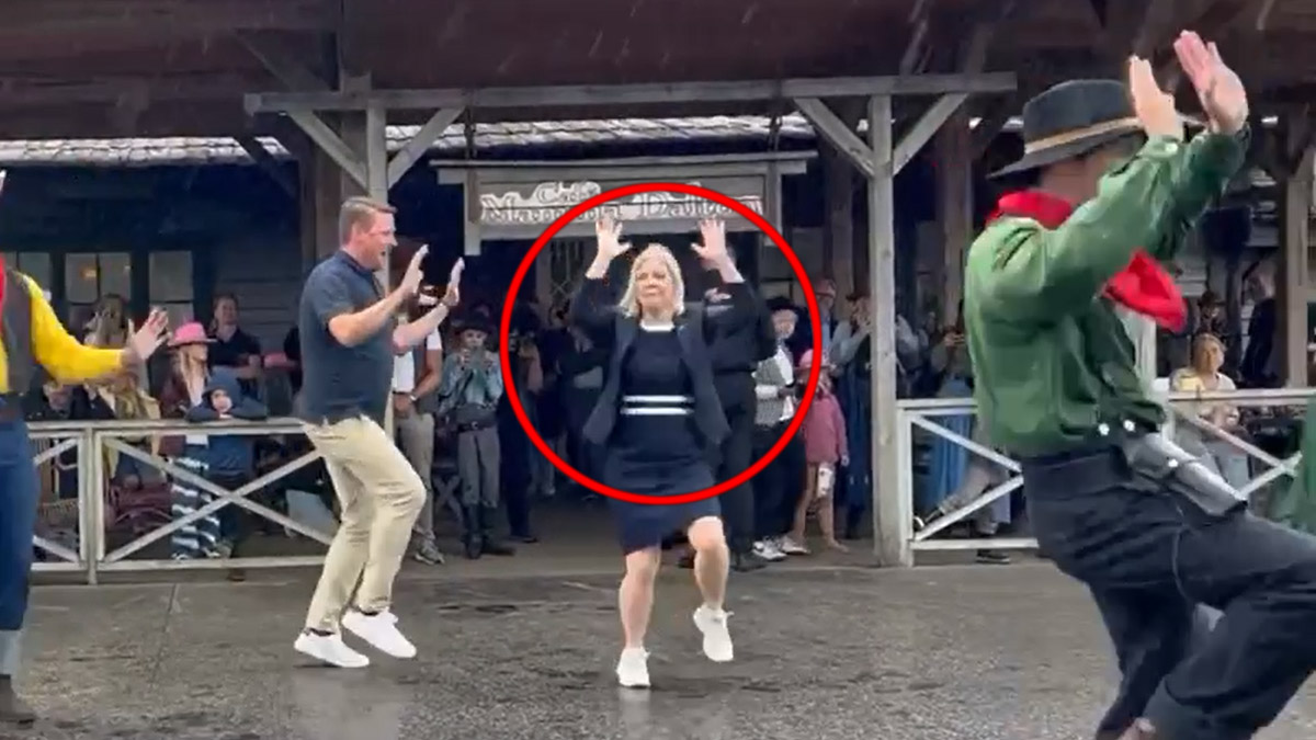 Här dansar ”Maggan” loss efter möten med Erdogan och Zelenskyj