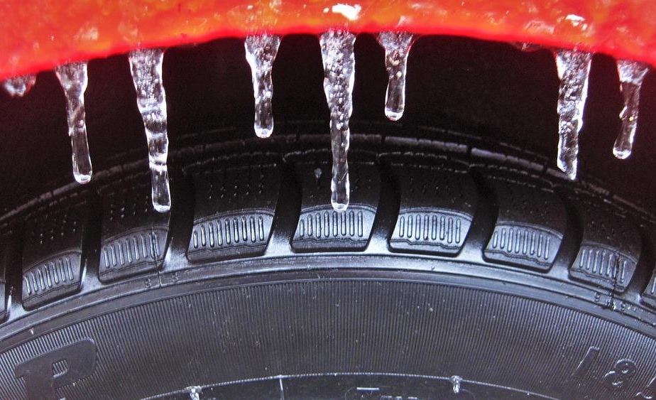 Brist på vinterdäck driver upp priserna