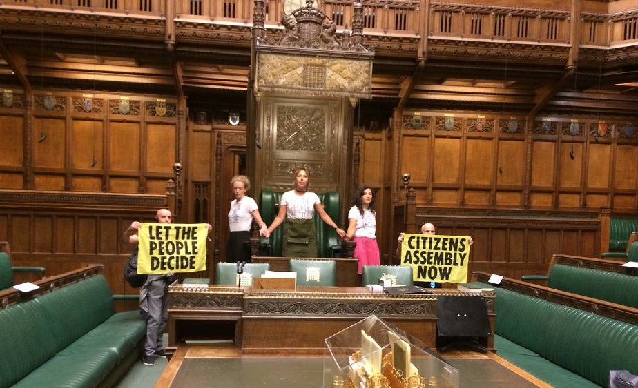 Klimatextremister fastlimmade i brittiska underhuset