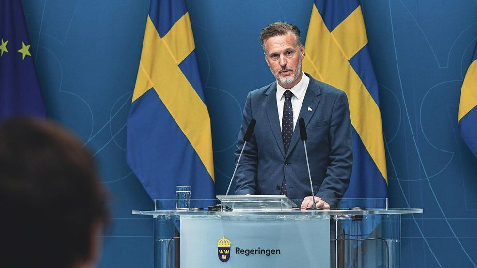 Regeringen kallar till möte när elbolag vill riva upp bundna avtal