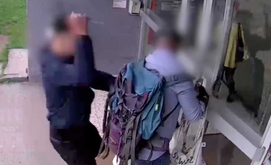 Migranter i religionskrig: Kristen bloggare knivhuggen