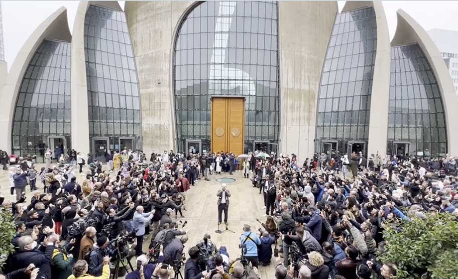 Muslimska böneutrop ekar i Tyskland