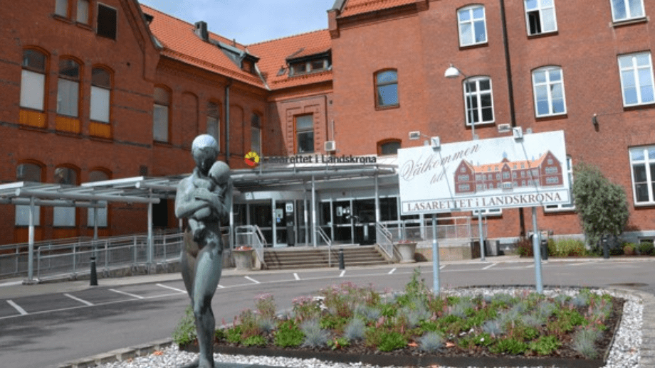 Skjuten 20-åring upphittad i bil utanför lasarett