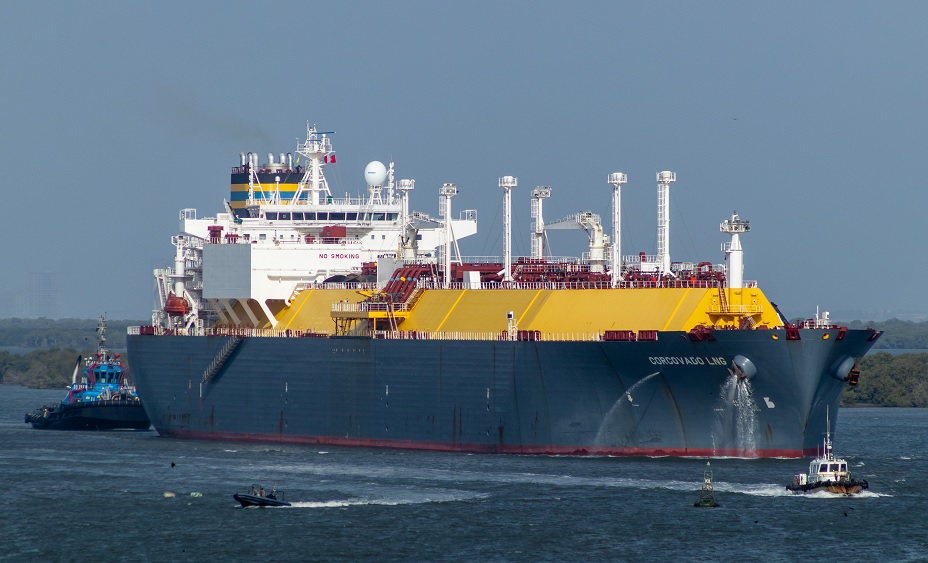 Fullastade gasfartyg väntar på europeisk kyla