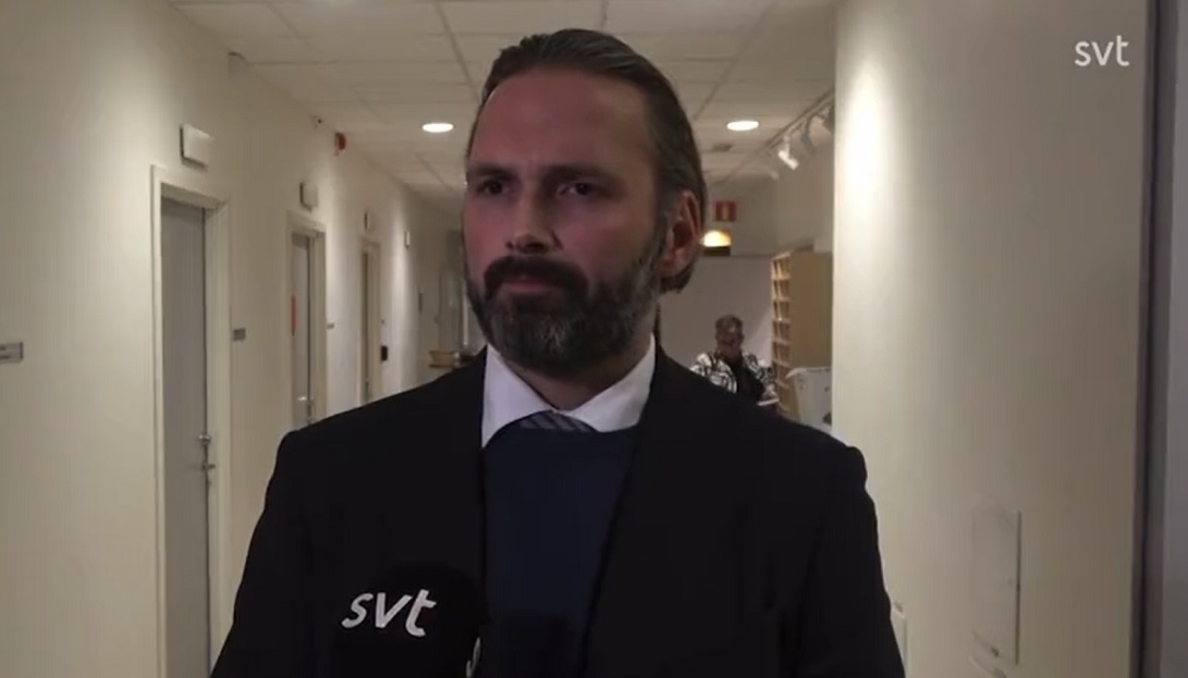 Efter chockhöjda politikerlöner – M-topp lämnar alla uppdrag