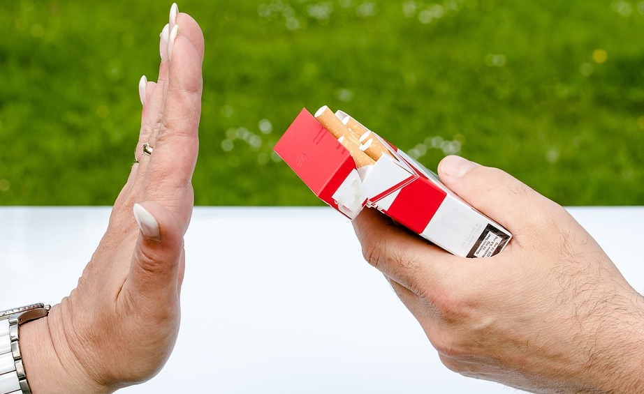 Ny lag innebär livslångt rökförbud för unga