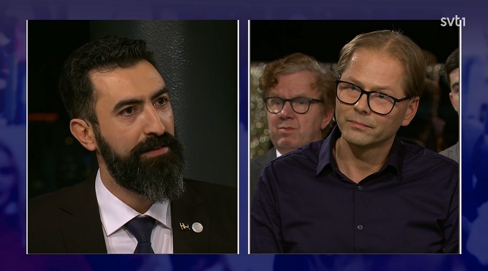 Aftonbladets hån mot slöjförtryckta: ”Offerkofta”