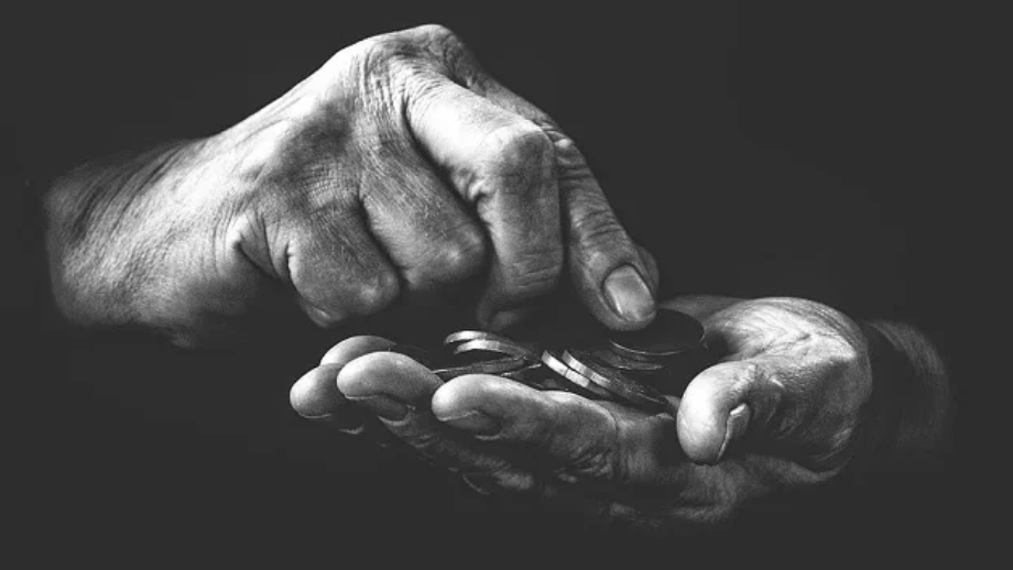 Premiepensionen raderas för tusentals svenska pensionärer