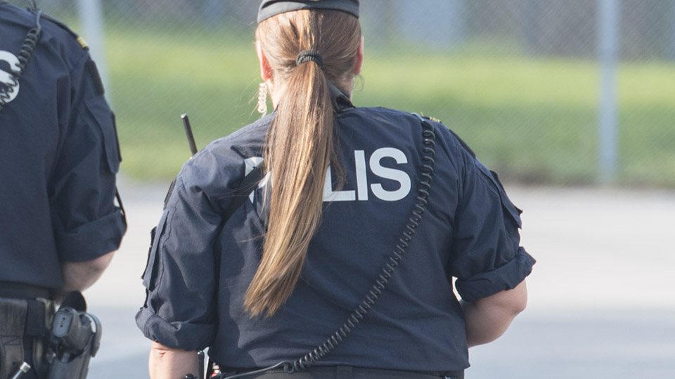 Kvinnliga poliser får gräddfil till chefsbefattningar