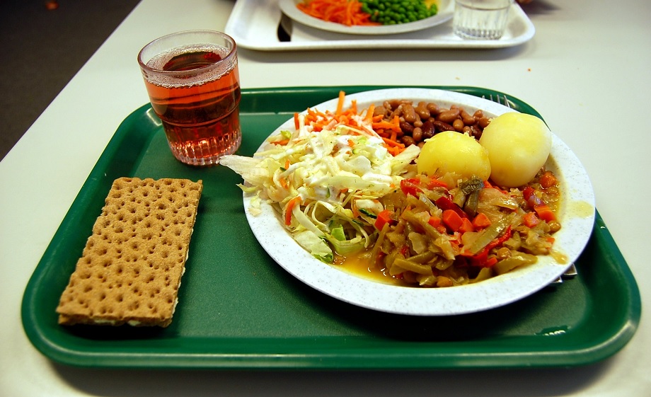 Ny klimatanpassad skolmatsedel orsakade upprorsstämning