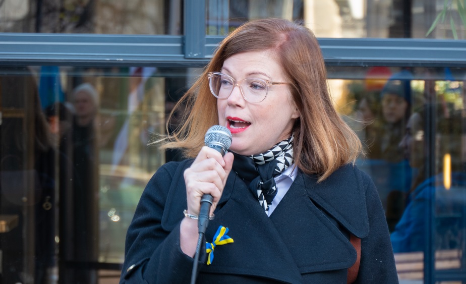 Liberal hotar rasera Tidöavtalet – vägrar tiggeriförbud