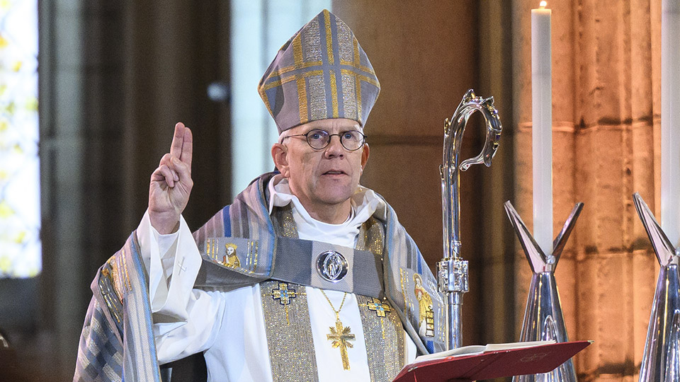 Ärkebiskopen: Muslimer kan vara med i Svenska kyrkan