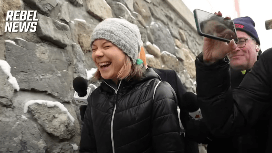 VIDEO: Greta deltar i WEF-möte – vägrar svara på frågor