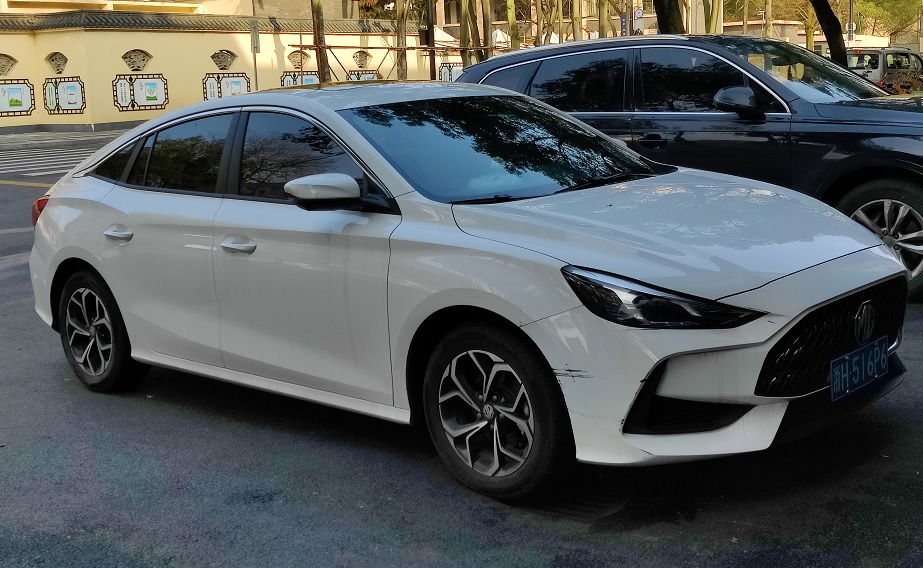 Körde på brunnslock med elbil – en miljon för att reparera