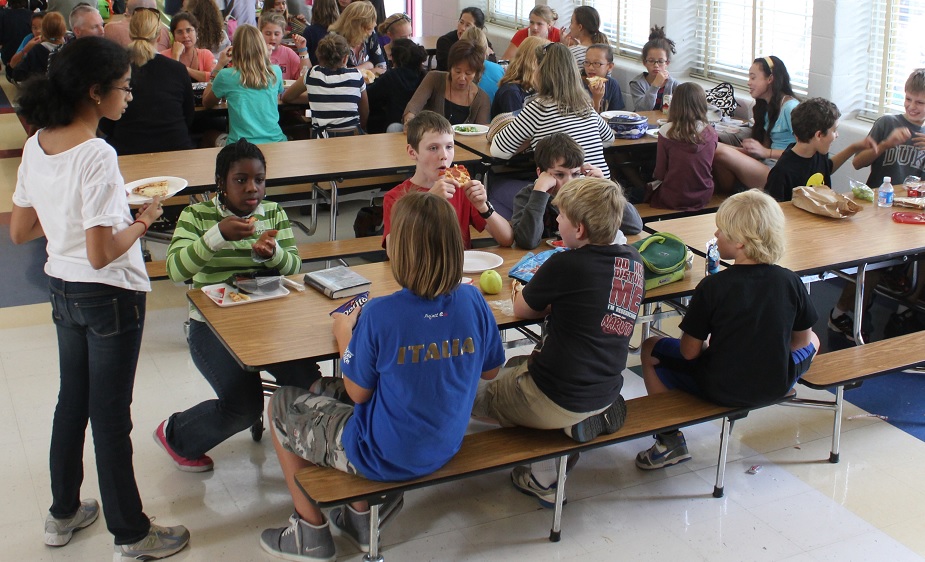 Barn får otillräckligt med mat hemma – kommer till skolan hungriga