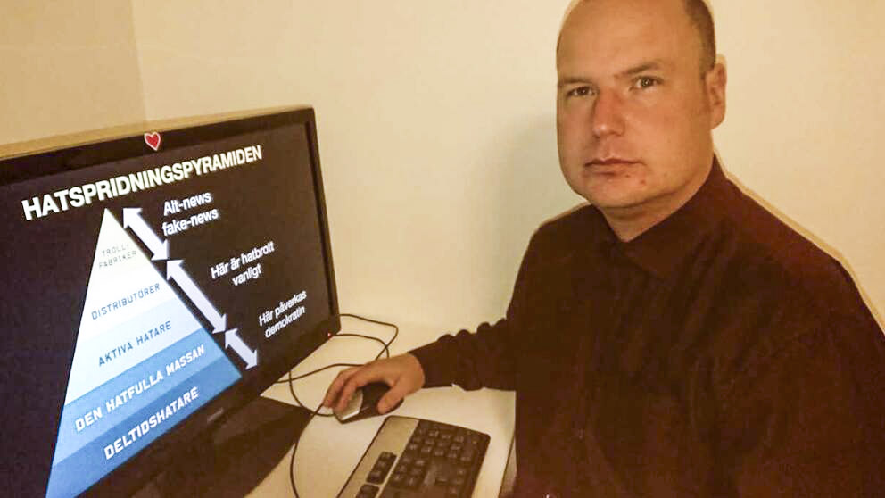 Rullstolsburen kunde inte ta sig till domstolen – döms betala 15 900 till Näthatsgranskaren