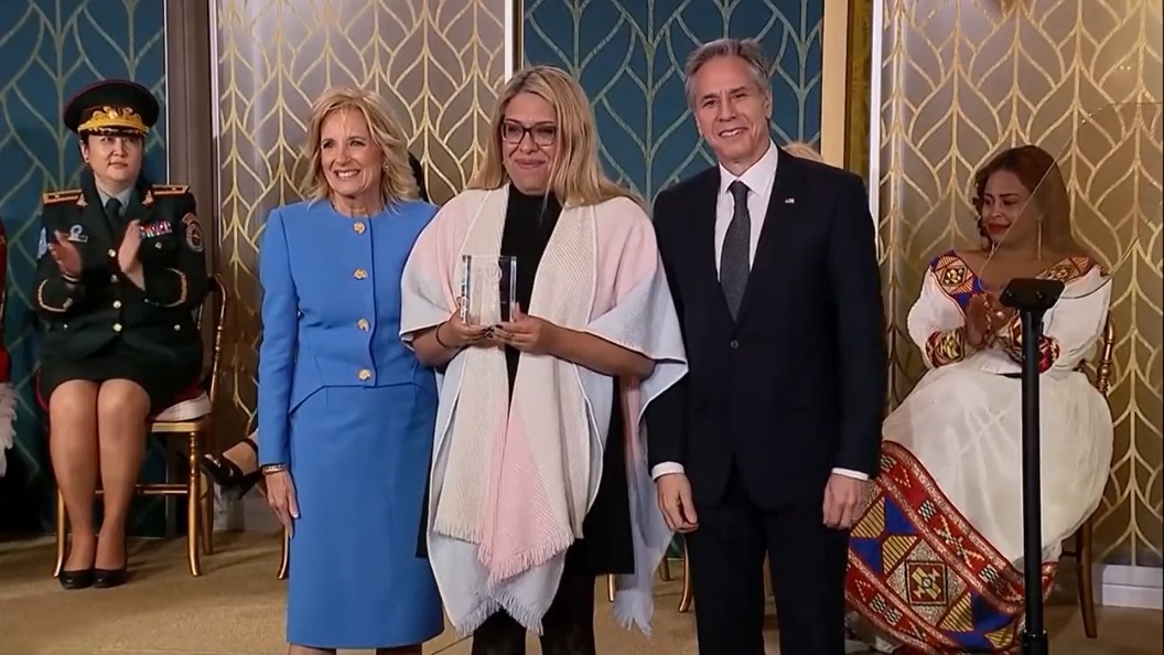 Vita huset hyllar transvestiter på kvinnodag