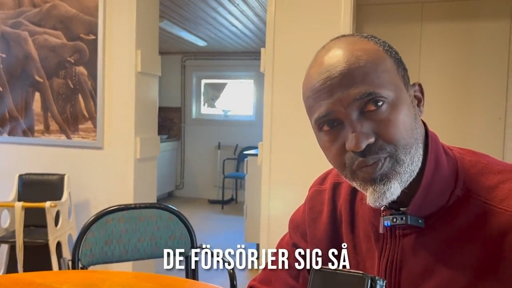 Somalisk familj försörjer sig på att föda barn