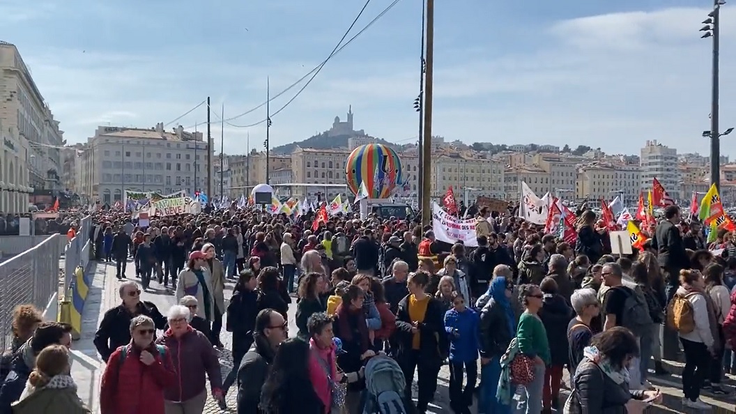 Vilda franska protester mot pensionsreform