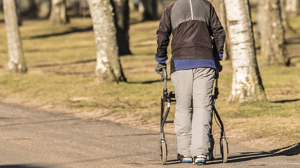 Marianne, 83, betalade inte för rollatorn – stämdes av kommunen