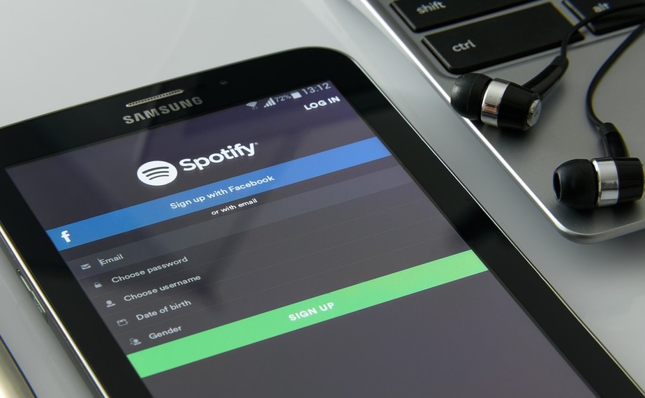 SVT: Spotifys användare lyssnar för mycket på manliga artister