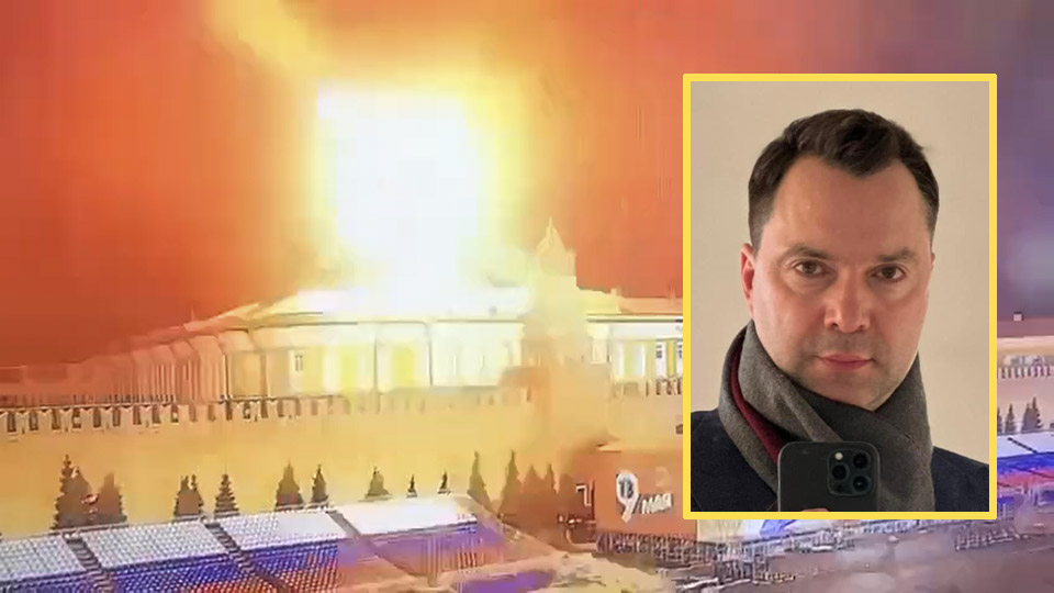 Här firar Zelenskyjs rådgivare drönarattacken mot Kreml