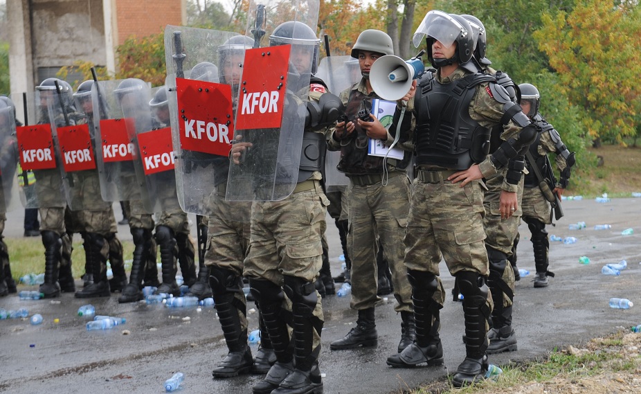 Oroligt i Kosovo – Natosoldater attackerade av demonstranter