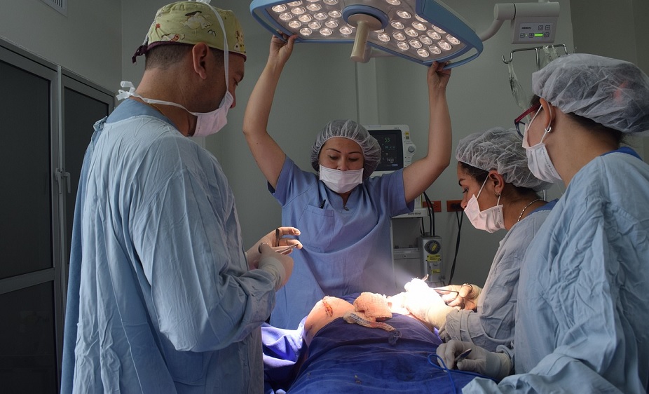 Läkare förväxlade patienter under narkos