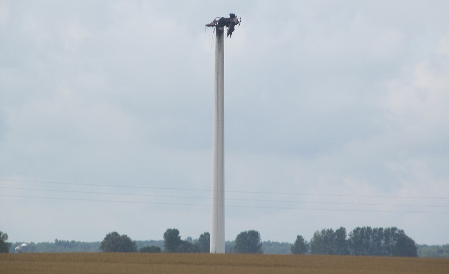 Vindkraftverk brinner på Gotland – delar faller