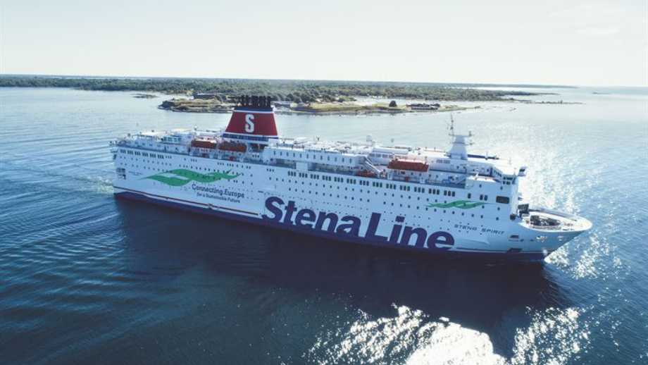 Kvinna och barn på färja föll överbord – utreds som mord