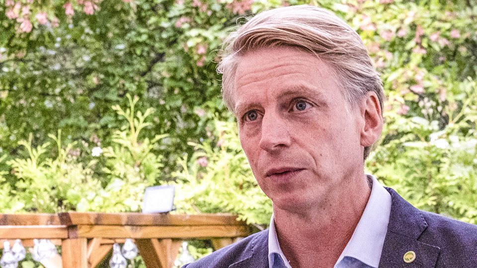 Per Bolund (MP): ”Människor går förbi och skriker landsförrädare”