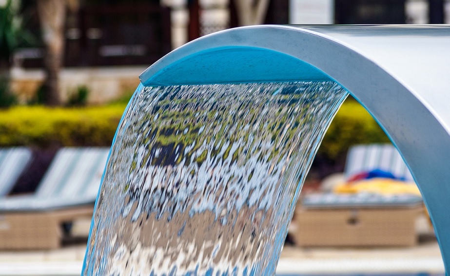 Migrant gripen för sexuella trakasserier av 12-åring vid bad