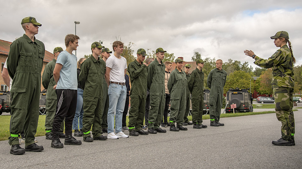 Riksdagen: Svenska värnpliktiga ska kriga för Nato