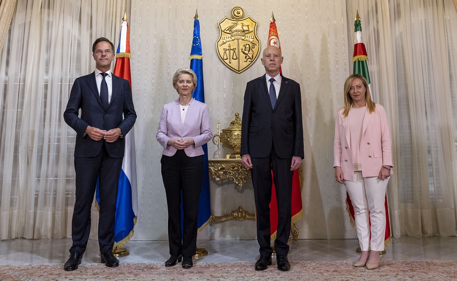 EU betalar Tunisien för att hejda migrantflödet