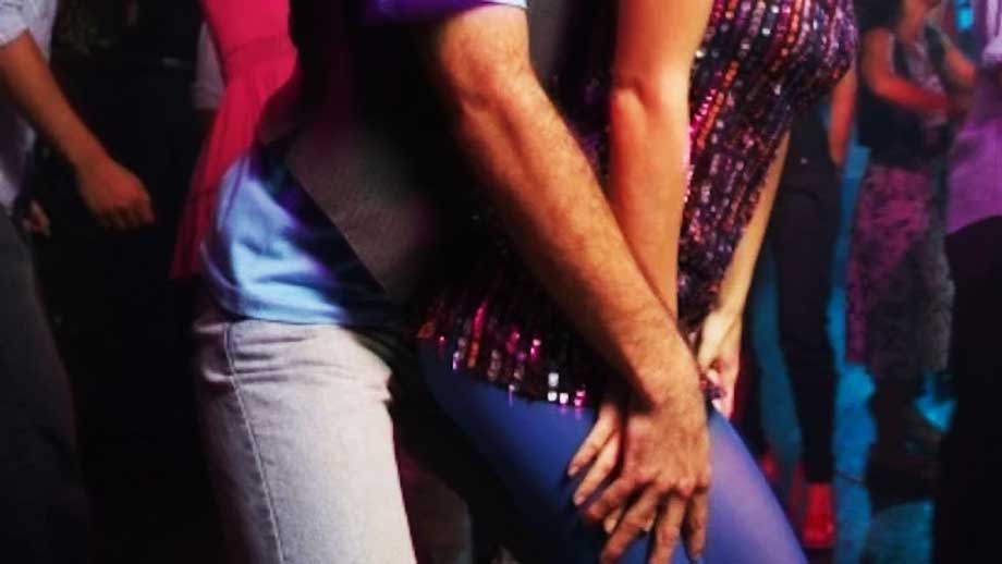 Mortaza gnuggade sitt erigerade kön mot kvinna på dansgolvet – döms