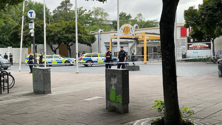 Gäng åtalas för gängmord i köpcentrum