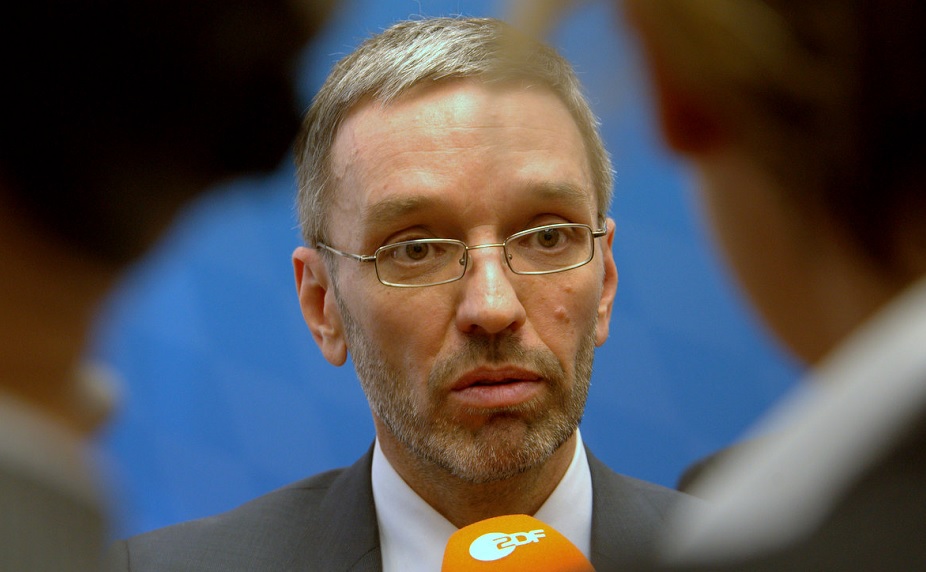 Nationalkonservativt parti stormar fram i mätningarna