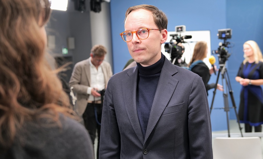 Regeringen minskar bidragen till studieförbunden