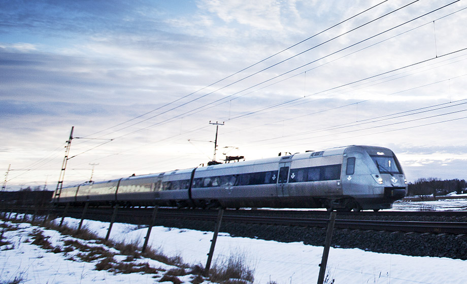Domare onanerade framför kvinna på tåg – får behålla jobbet