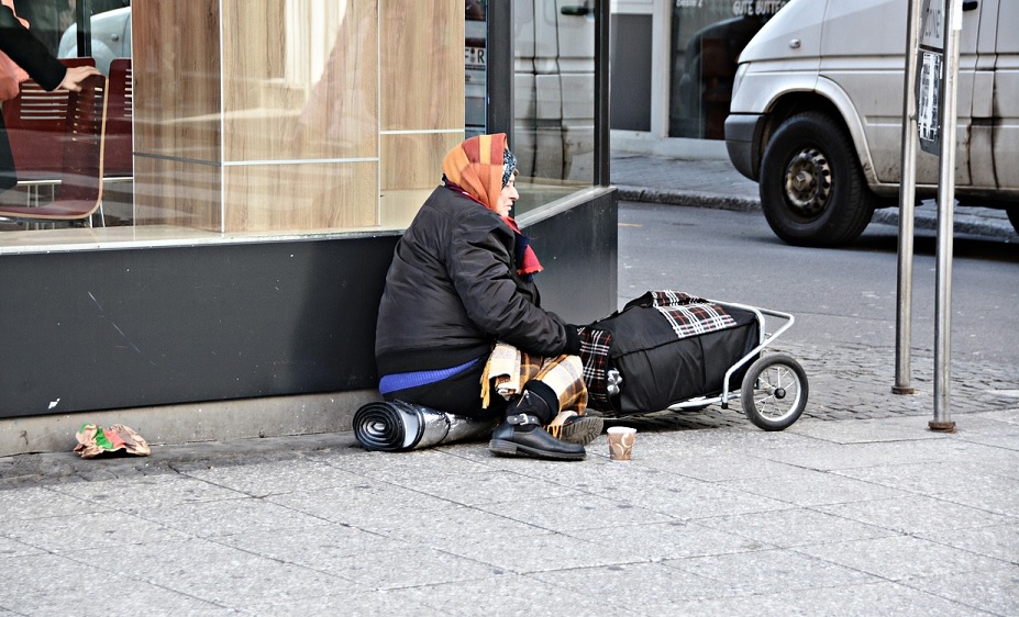 Statsradion rycker ut – tiggeriförbud försvårar för ’EU-migranter’