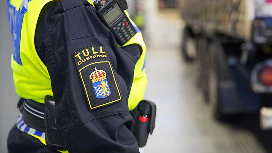 Tullpersonal ska bära tjänstevapen