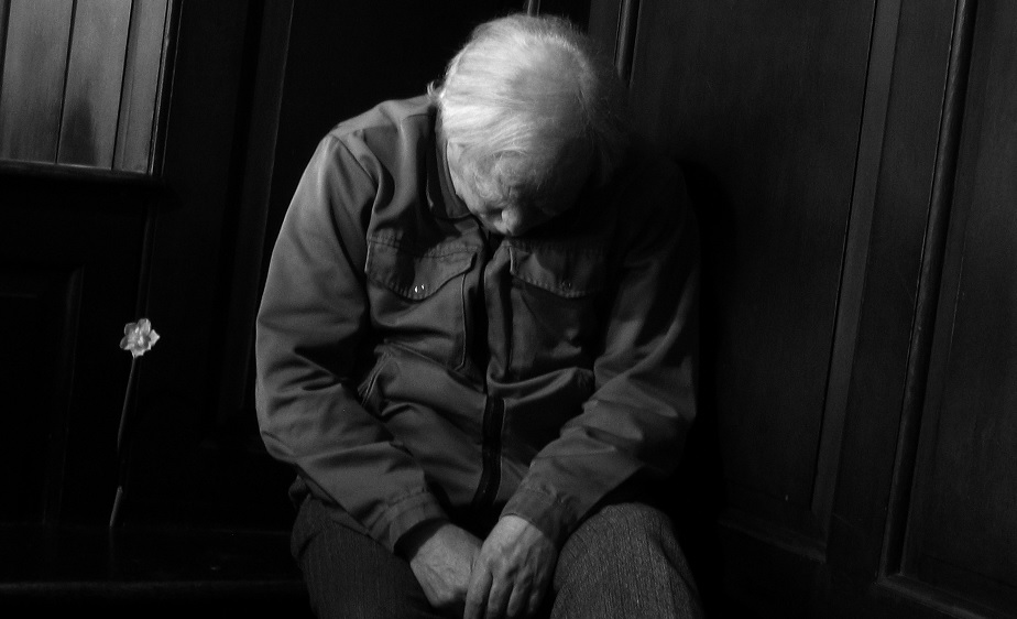 Hemtjänsten lämnade brukare ensam med bruten nacke