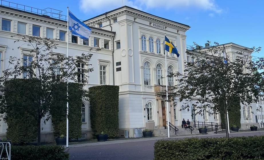 Kommun tar ned Israels flagga – personalen otrygga