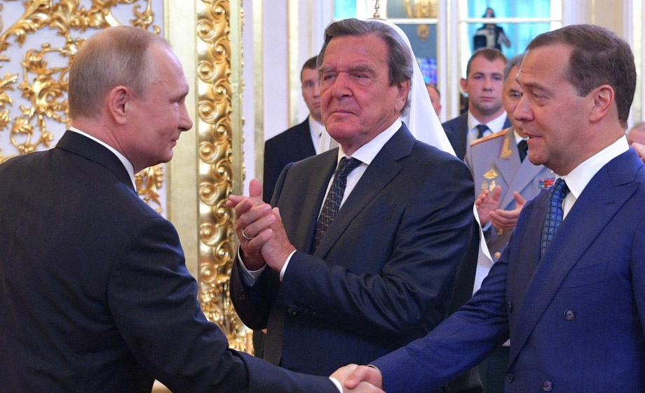 Gerhard Schröder: Ukraina ”tilläts inte” sluta fred med Ryssland