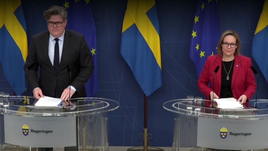 Regeringen: Minst ÅTTA ÅR för att få svenskt medborgarskap