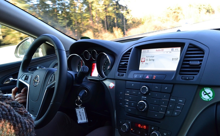 Körskola förvägrade man att tala svenska – får böta