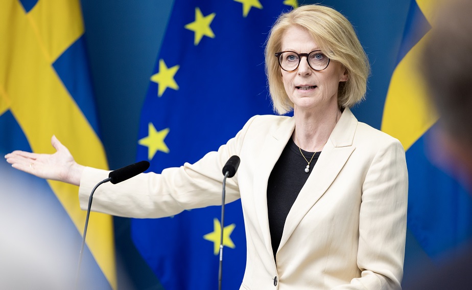 Finansministern lovar att aldrig höja fastighetsskatten