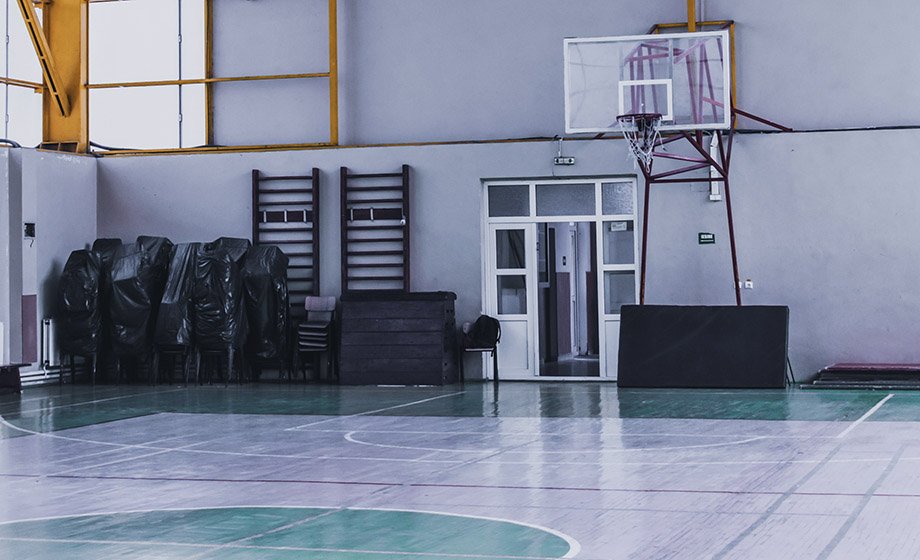 Lärare brottade ned bråkig elev – döms för misshandel