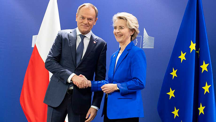 EU-toppen belönar Donald Tusk för ”återdemokratisering”